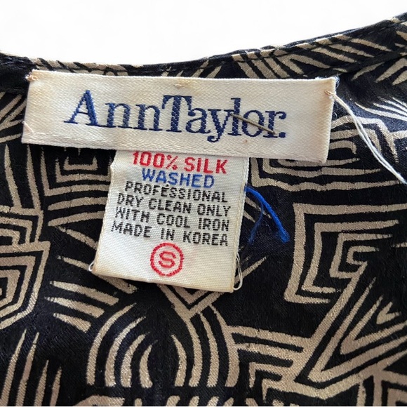 Vintage Ann Taylor 100% Silk Sleeveless Crew Neck Geometric Blouse Size S - Picture 2 of 7